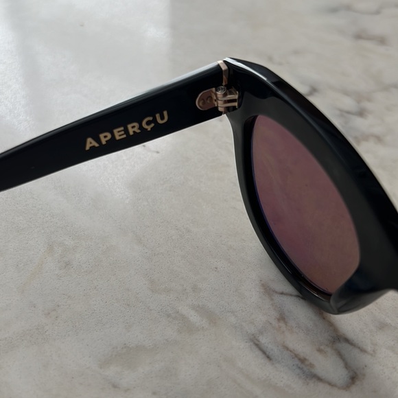 APERÇU SUNGLASS - worn sparingly - Picture 2 of 4
